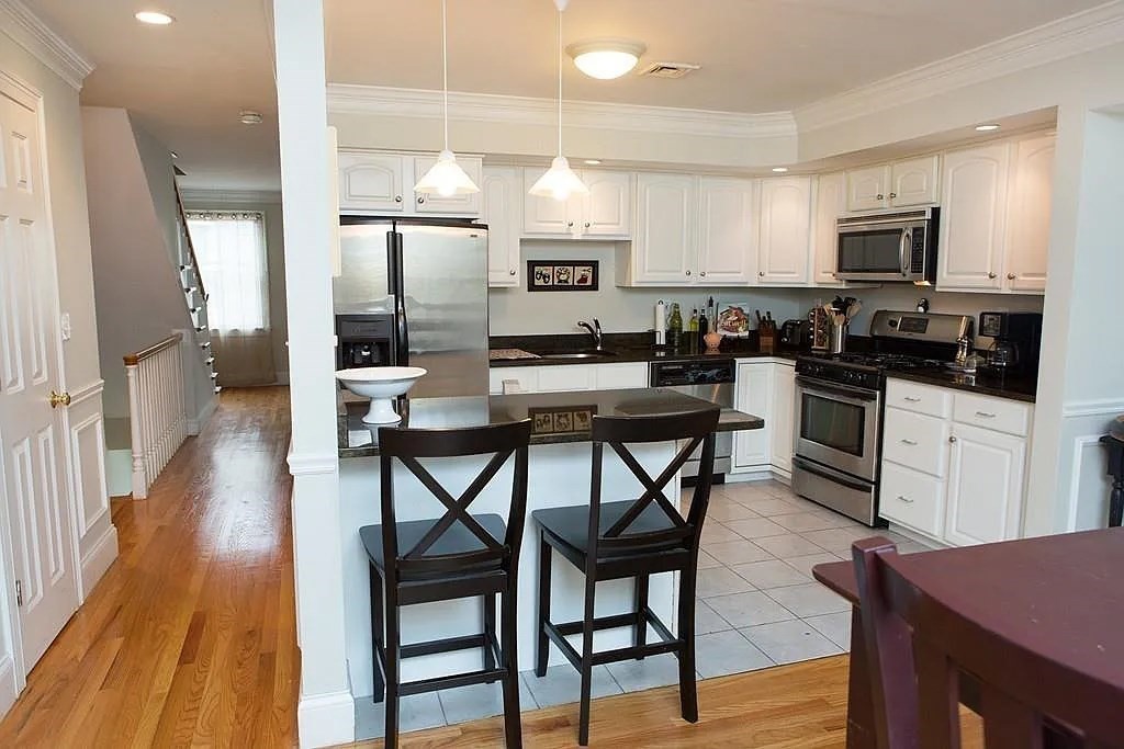 3 bed, 2.5 bath apartment for rent at 159 W 6th St Unit 1, South Boston — photo 10 of 36