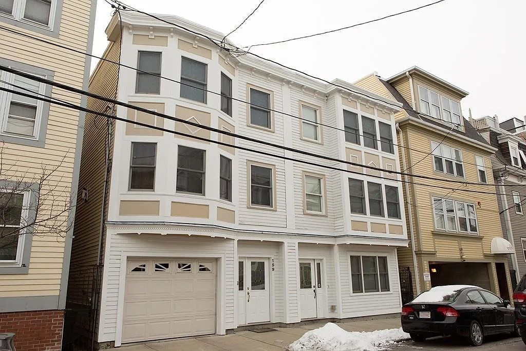 3 bed, 2.5 bath apartment for rent at 159 W 6th St Unit 1, South Boston