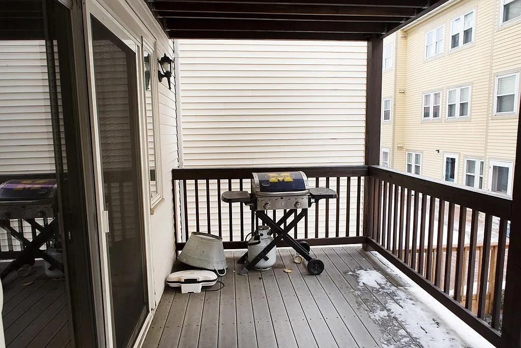 3 bed, 2.5 bath apartment for rent at 159 W 6th St Unit 1, South Boston — photo 29 of 36