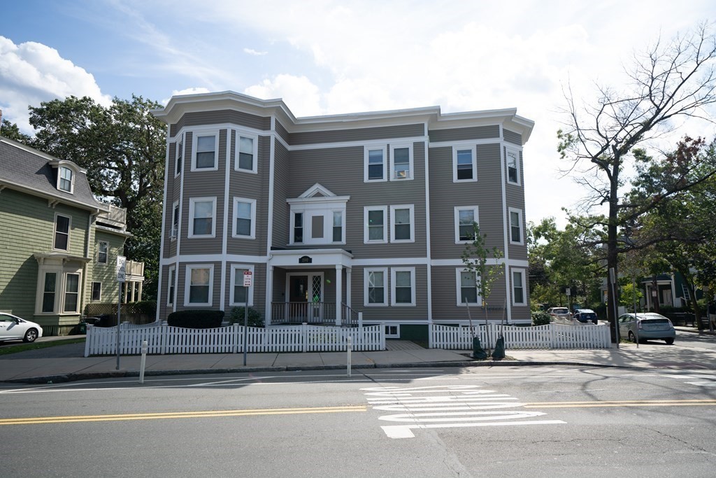 3 bed, 1 bath apartment for rent at 1590 Cambridge St Unit 4, Cambridge — photo 3 of 15