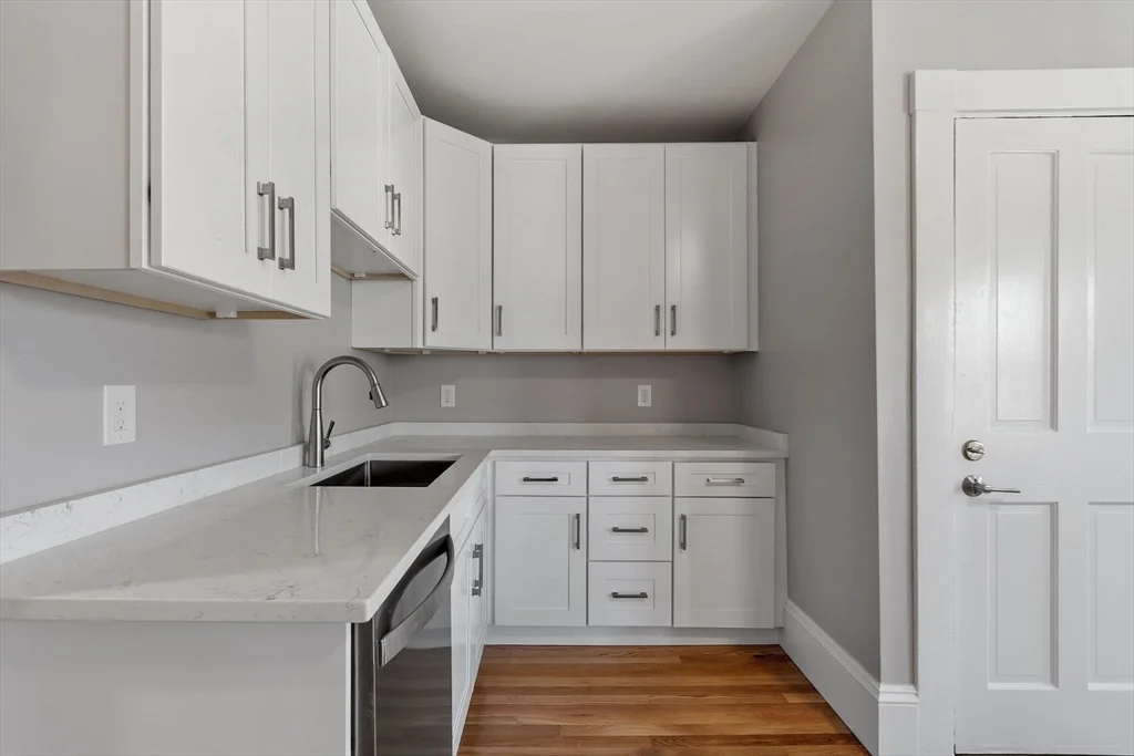 3 bed, 1 bath apartment for rent at 1590 Cambridge St Unit 6, Mid-Cambridge — photo 6 of 31