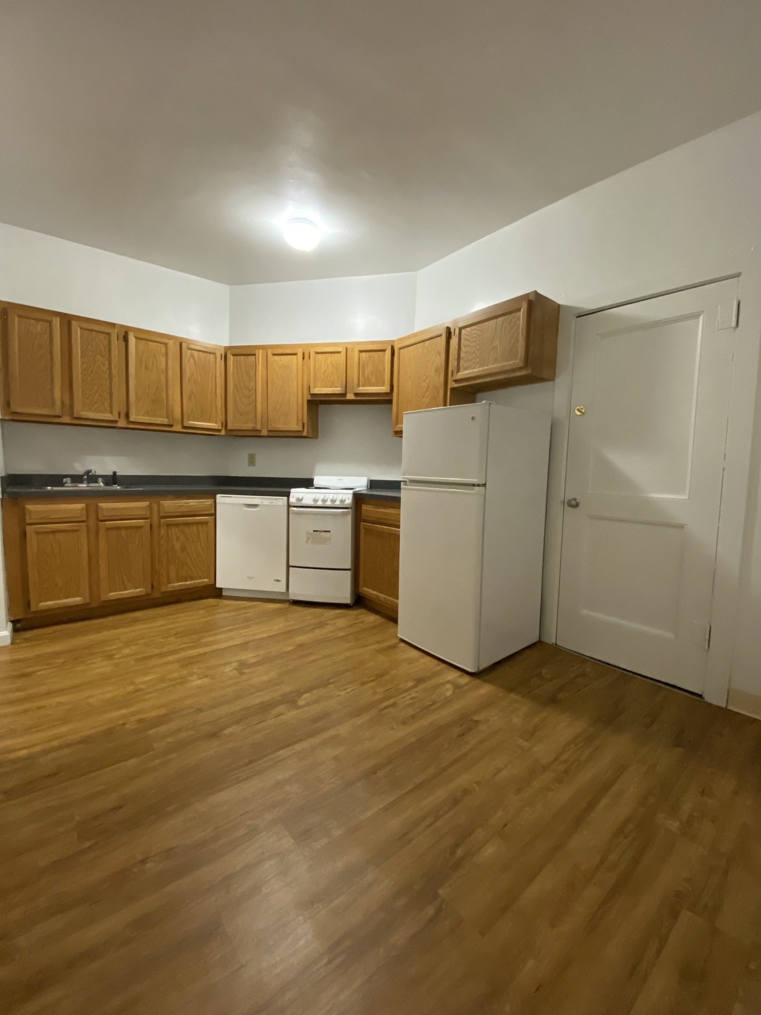 2 bed, 1 bath apartment for rent at 1595 Beacon St Unit 11, Brookline — photo 1 of 7