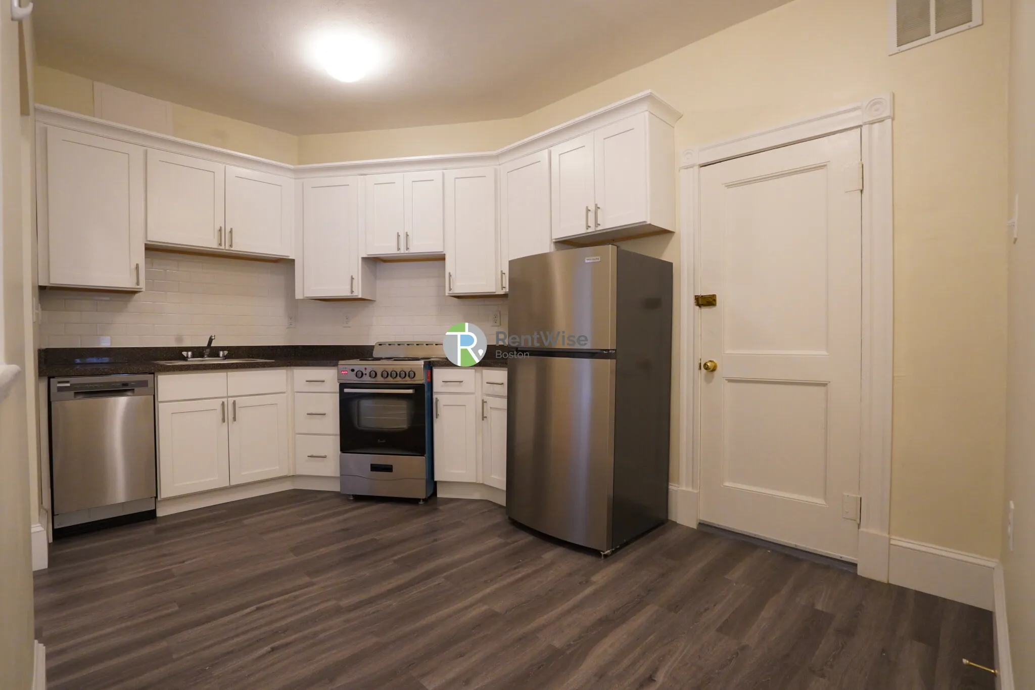 2 bed, 1 bath apartment for rent at 1595 Beacon St Unit 3, Brookline — photo 6 of 19
