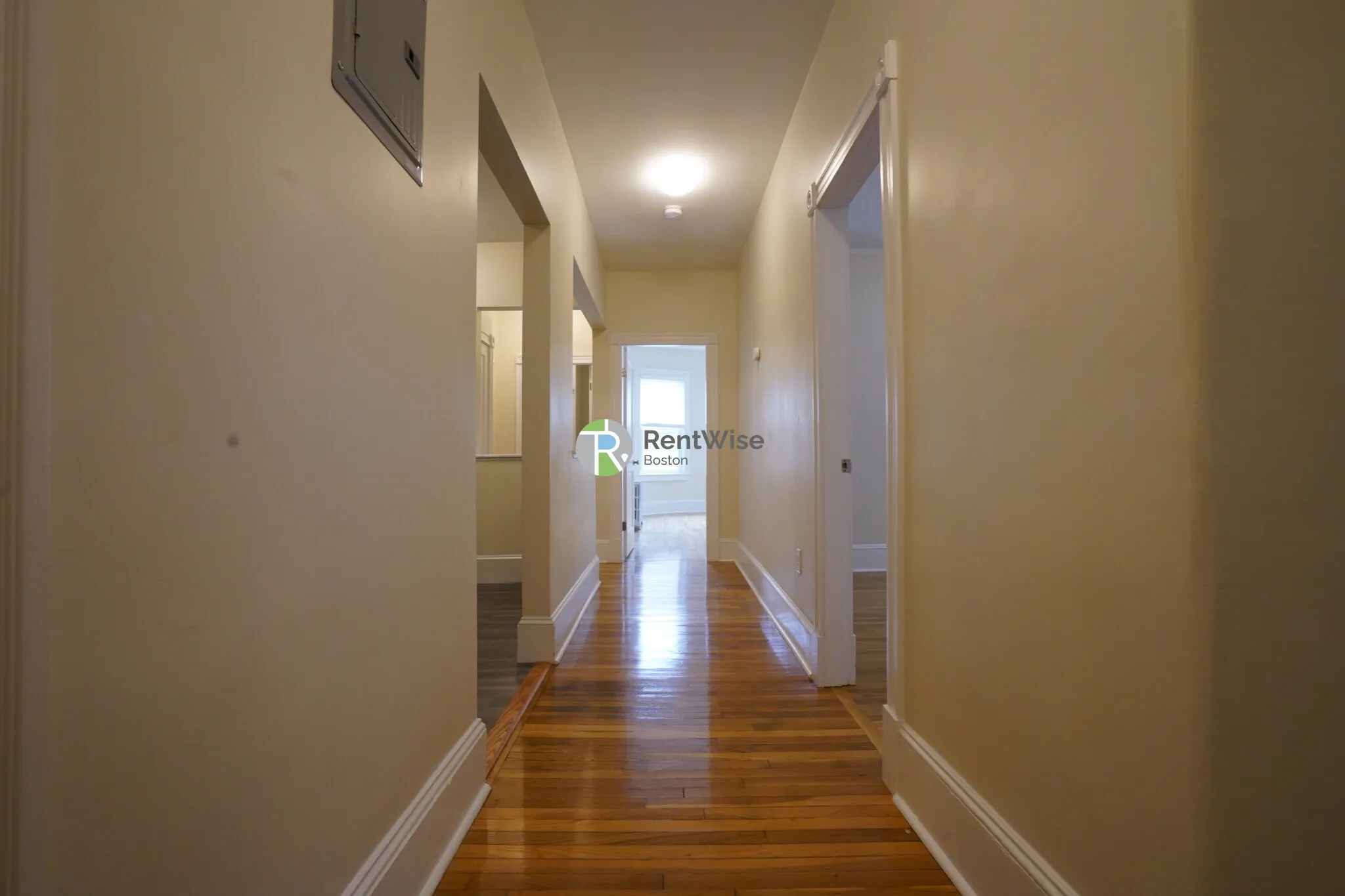 2 bed, 1 bath apartment for rent at 1595 Beacon St Unit 3, Brookline — photo 2 of 19