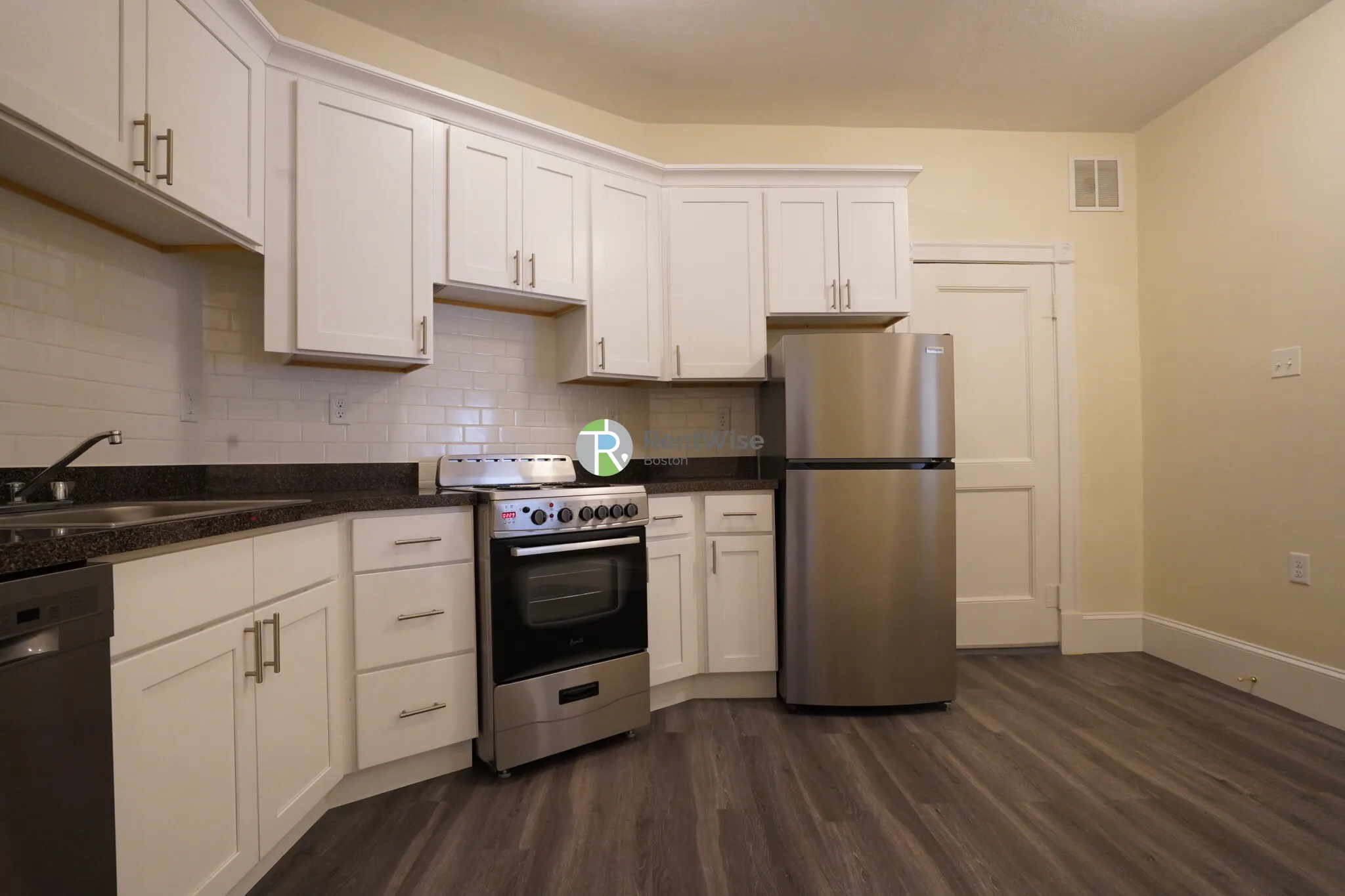 2 bed, 1 bath apartment for rent at 1595 Beacon St Unit 3, Brookline — photo 7 of 19
