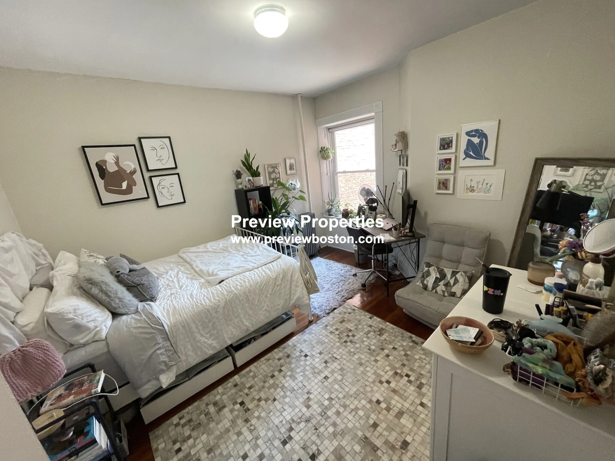 2 bed, 1 bath apartment for rent at 1595 Beacon St Unit 4, Brookline — photo 1 of 6