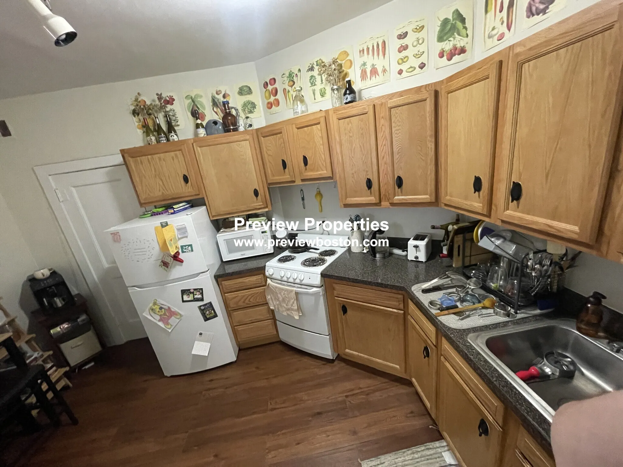 2 bed, 1 bath apartment for rent at 1595 Beacon St Unit 4, Brookline — photo 2 of 6