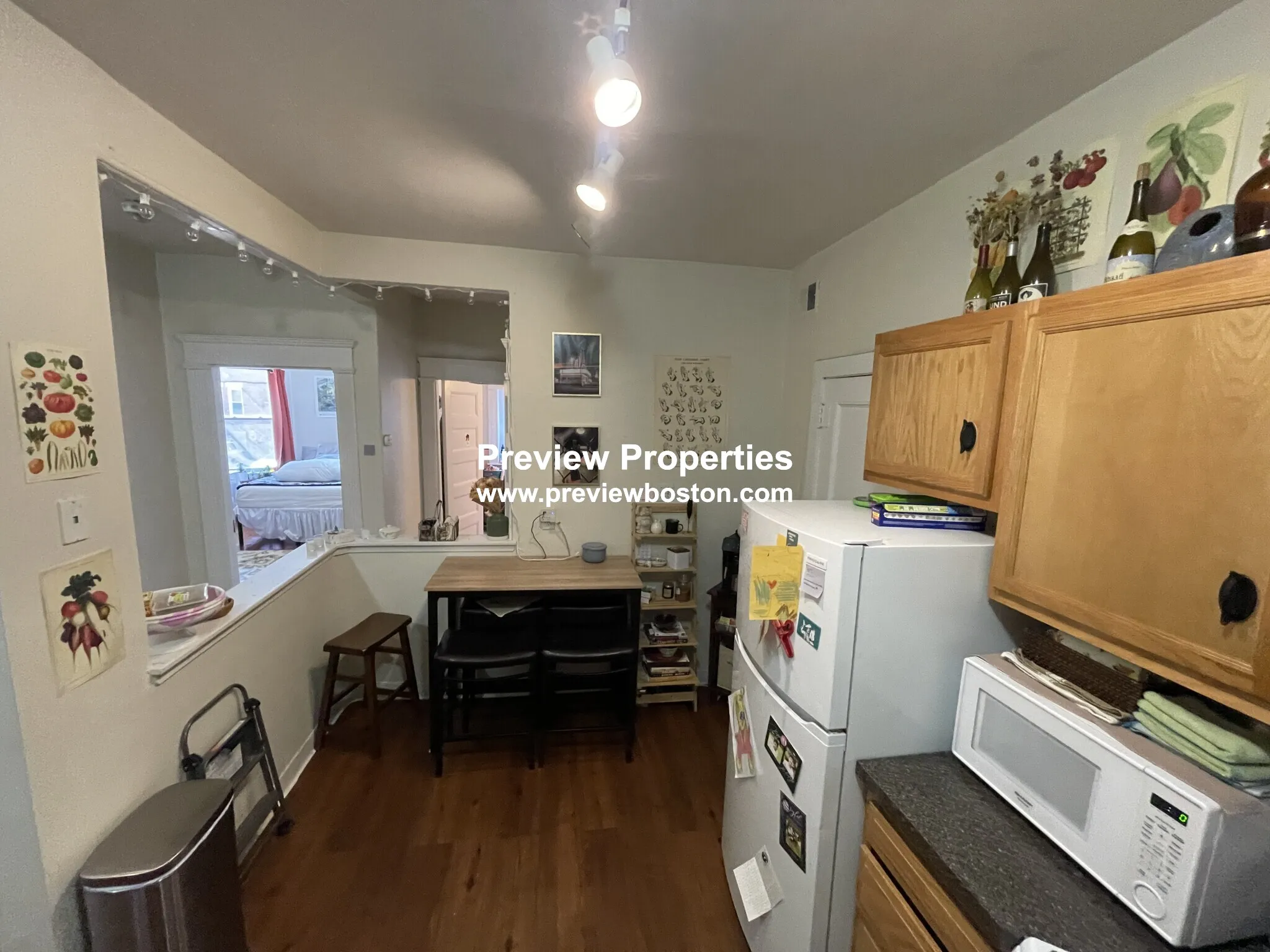 2 bed, 1 bath apartment for rent at 1595 Beacon St Unit 4, Brookline — photo 3 of 6