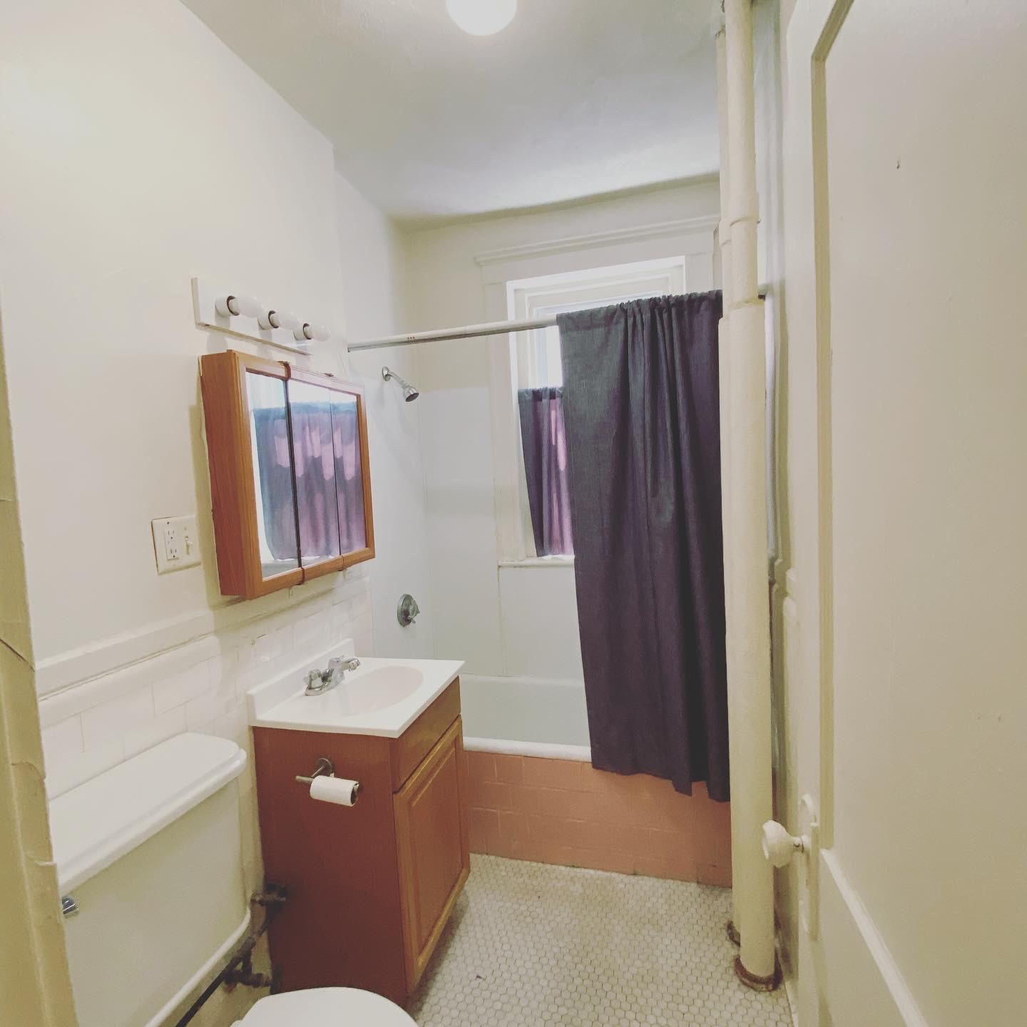 2 split bed, 1 bath apartment for rent at 1595 Beacon St Unit 4M, Brookline — photo 19 of 20