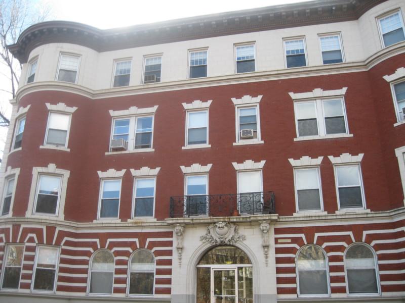 2 split bed, 1 bath apartment for rent at 1595 Beacon St Unit 4M, Brookline — photo 15 of 20