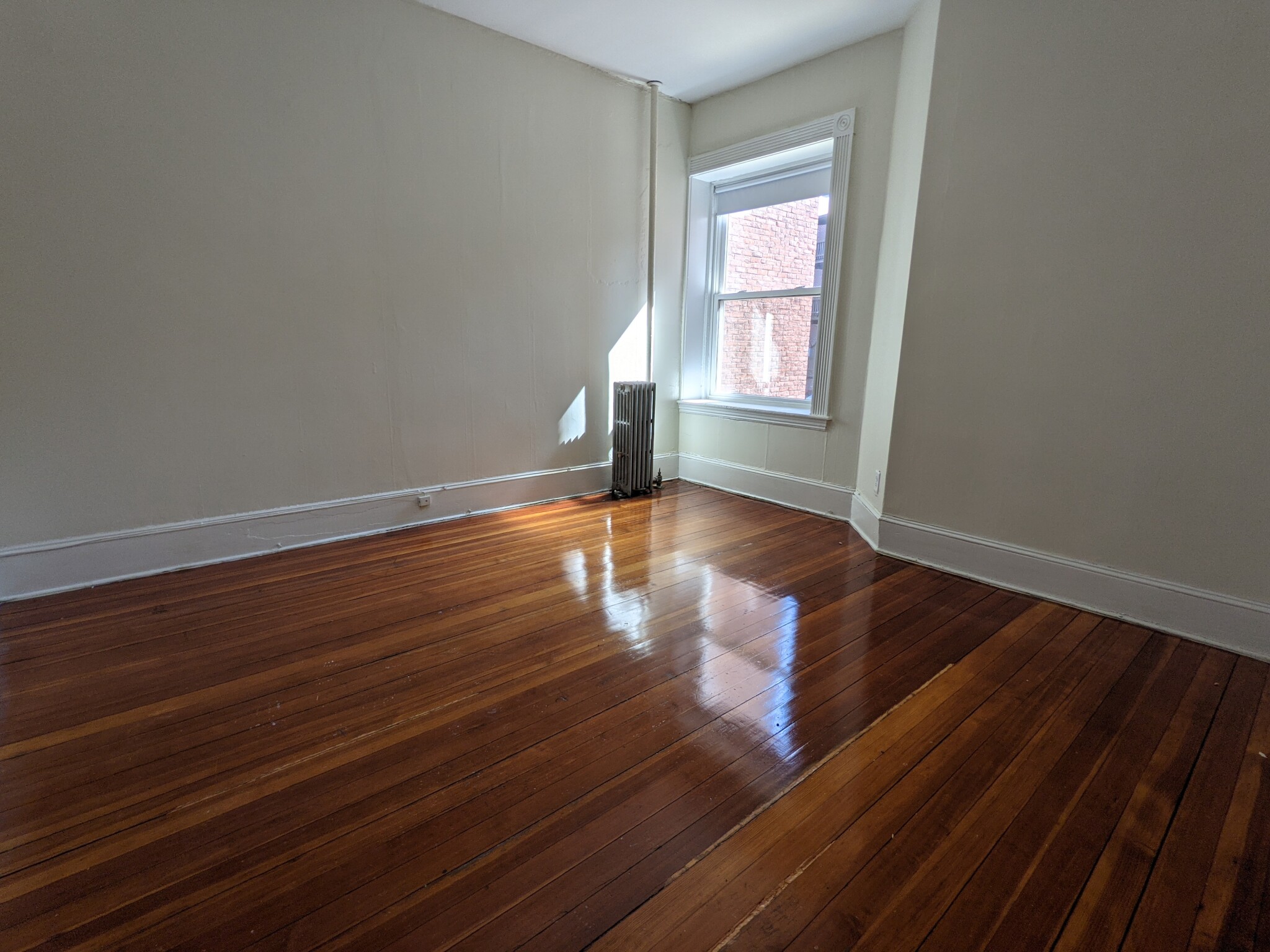 2 split bed, 1 bath apartment for rent at 1595 Beacon St Unit 4M, Brookline — photo 10 of 20
