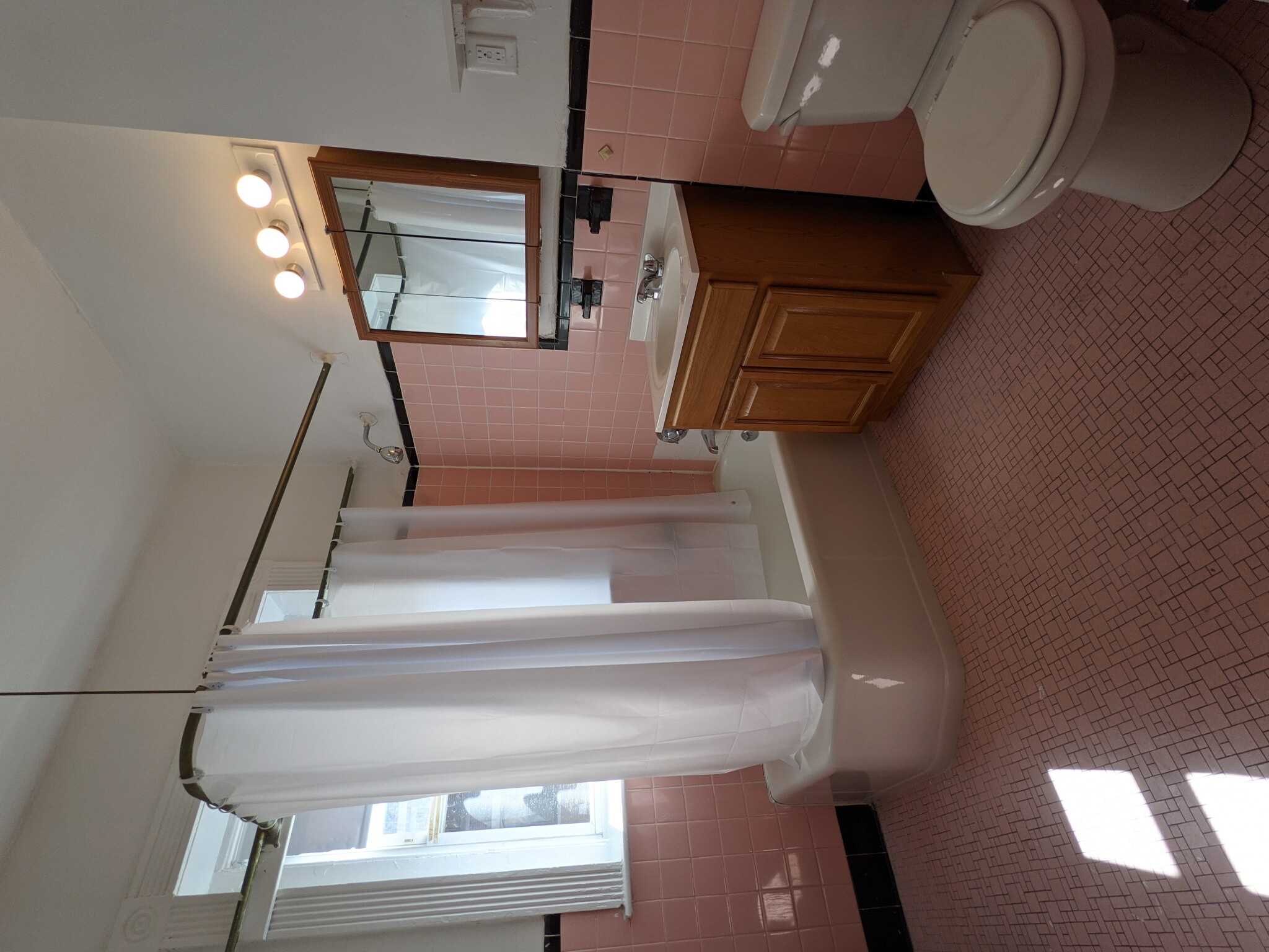 2 split bed, 1 bath apartment for rent at 1595 Beacon St Unit 4M, Brookline — photo 13 of 20