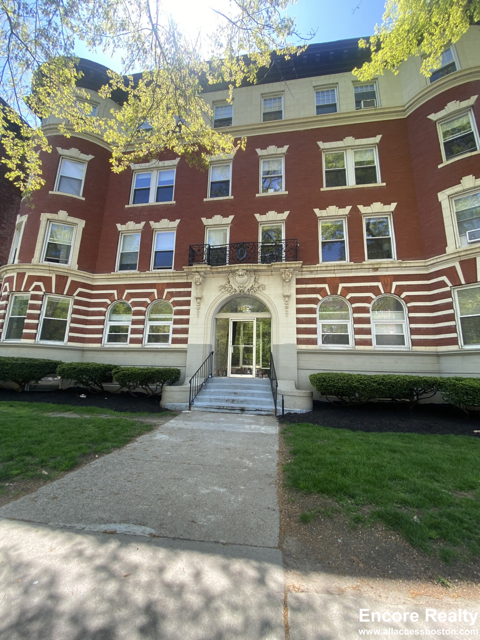 2 split bed, 1 bath apartment for rent at 1595 Beacon St Unit 4M, Brookline — photo 14 of 20