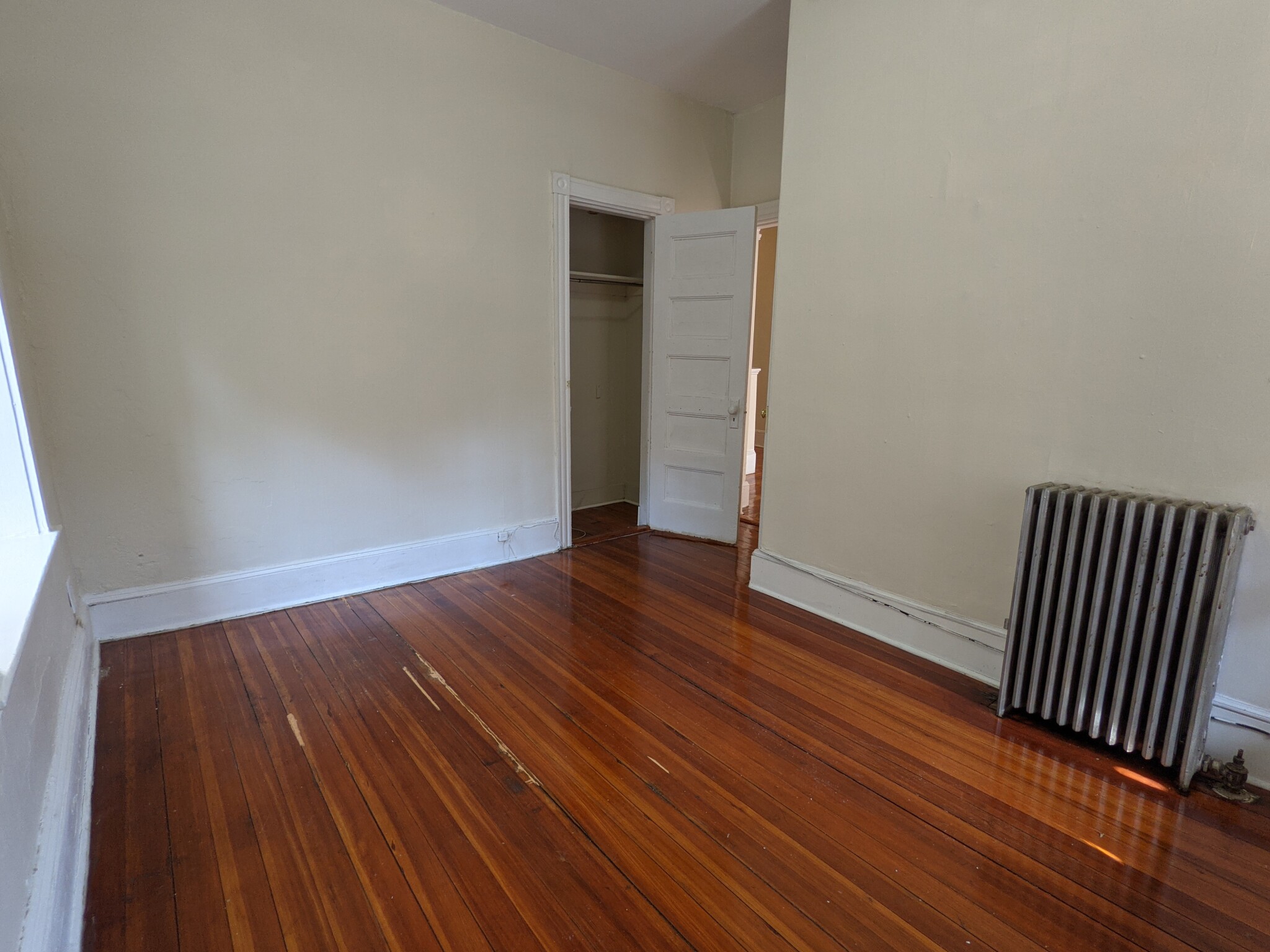 2 split bed, 1 bath apartment for rent at 1595 Beacon St Unit 4M, Brookline — photo 6 of 20