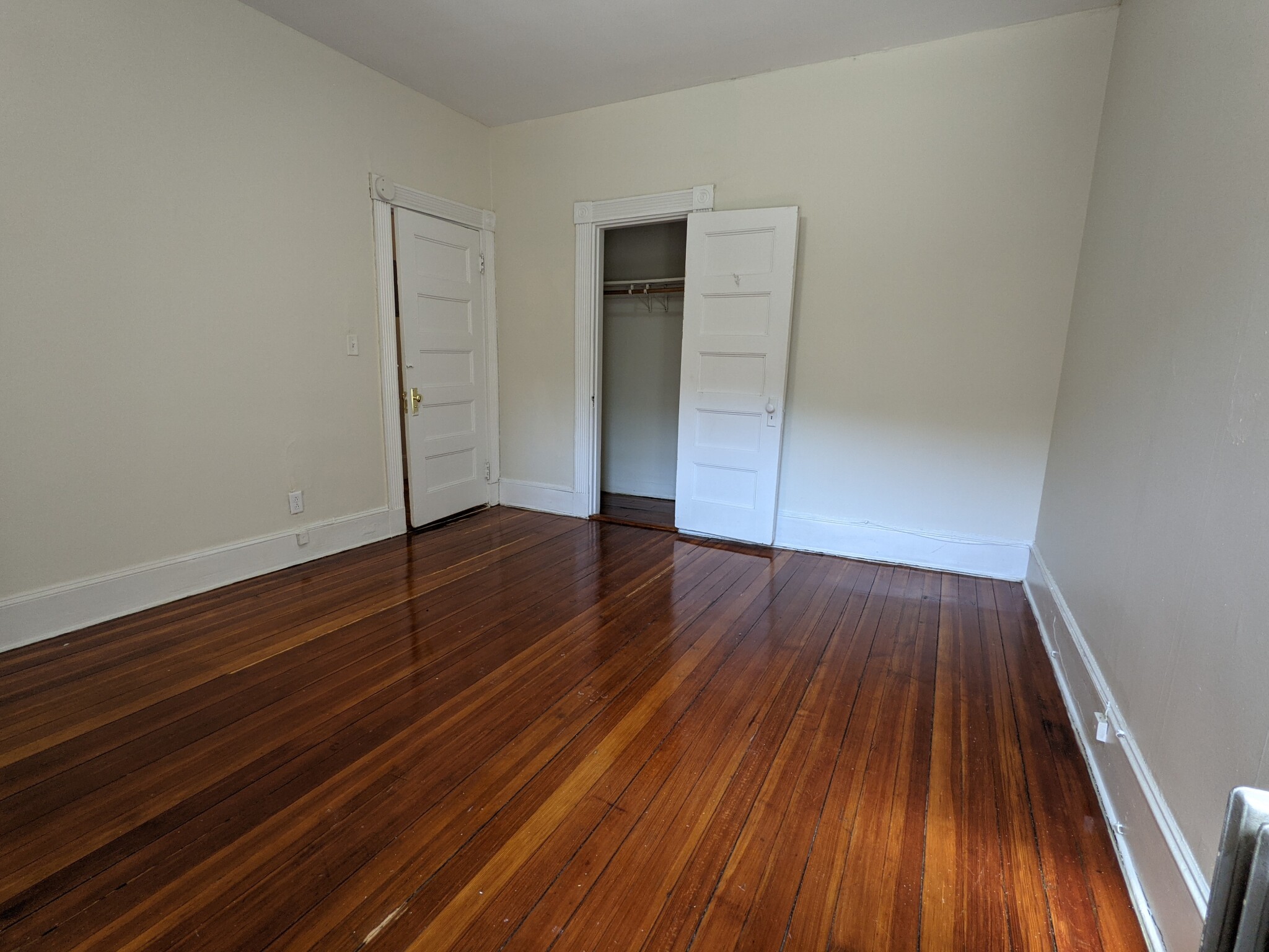 2 split bed, 1 bath apartment for rent at 1595 Beacon St Unit 4M, Brookline — photo 11 of 20