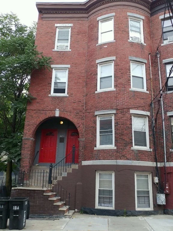 4 bed, 1 bath apartment for rent at 15A Linden St Unit 2, Allston — photo 1 of 12