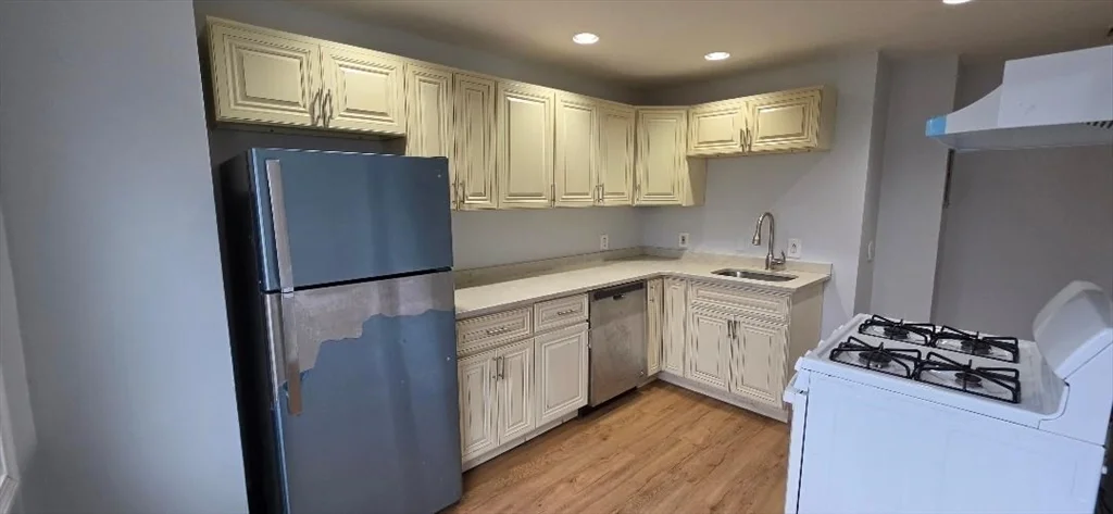 4 bed, 1 bath apartment for rent at 15A Linden St Unit 2, Allston — photo 8 of 12