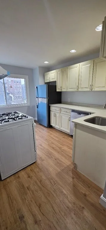 4 bed, 1 bath apartment for rent at 15A Linden St Unit 2, Allston — photo 10 of 12