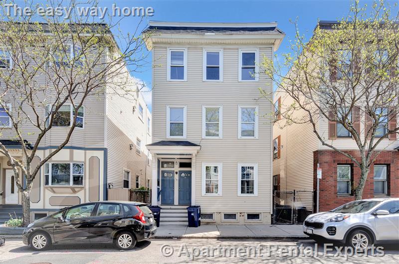 3 bed, 1 bath apartment for rent at 16-16.5 O St Unit 3, South Boston