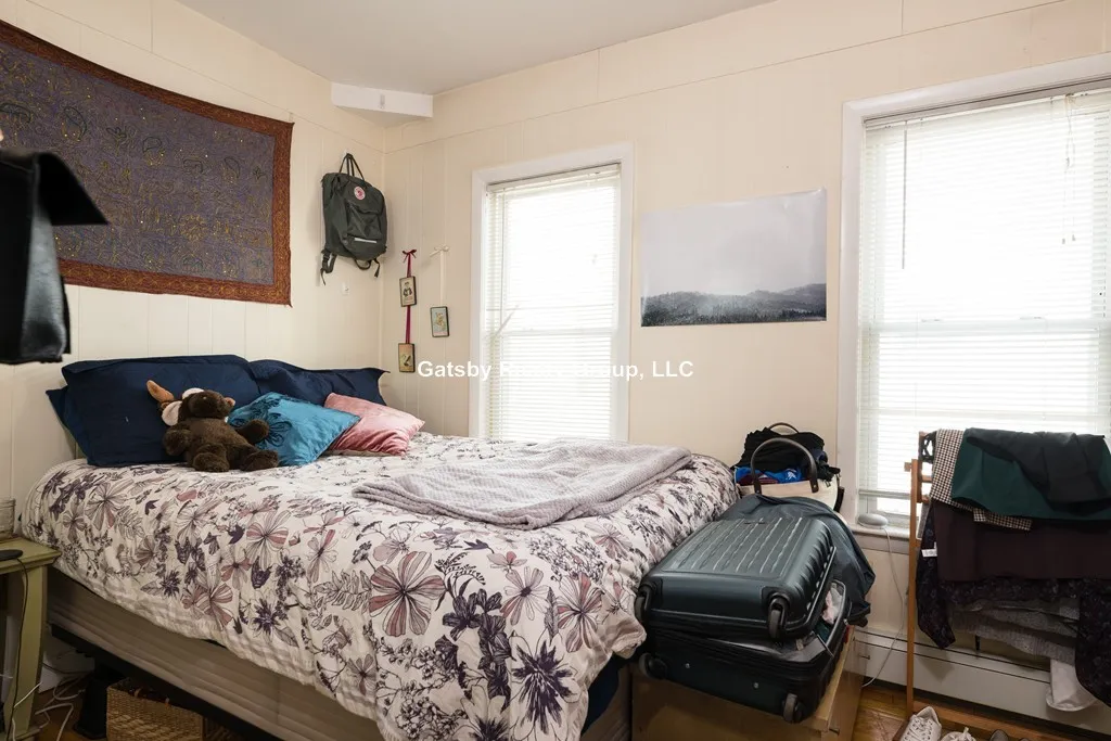 4 bed, 1.5 bath apartment for rent at 16-18 Bristol St Unit 1, Wellington-Harrington — photo 4 of 12