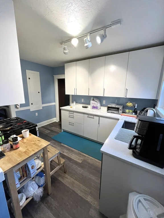 1 bed, 1 bath apartment for rent at 16-18 Oak Hill Rd Unit 1, Waltham — photo 7 of 11