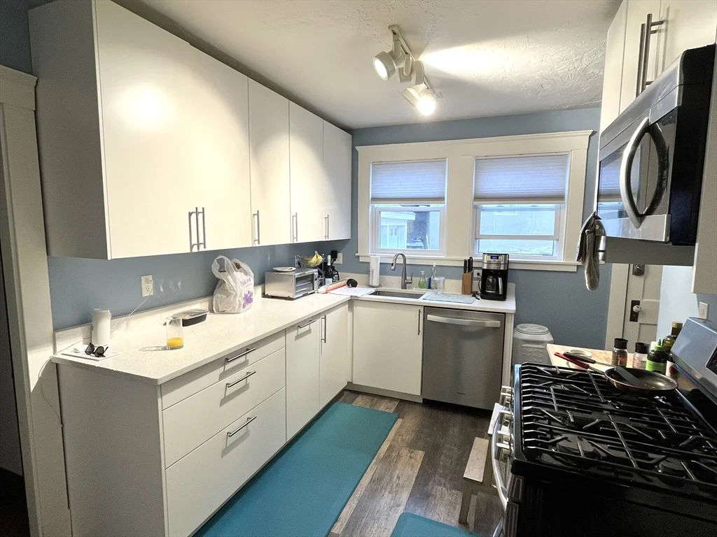 1 bed, 1 bath apartment for rent at 16-18 Oak Hill Rd Unit 1, Waltham — photo 5 of 11