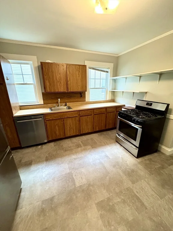 2 bed, 1 bath apartment for rent at 16-18 Park St Unit 18, Clematis Brook — photo 1 of 9