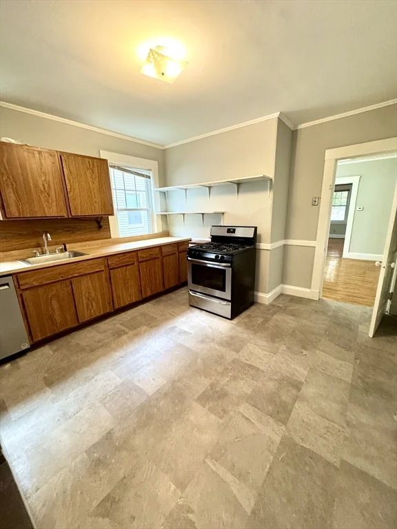 2 bed, 1 bath apartment for rent at 16-18 Park St Unit 18, Clematis Brook — photo 2 of 9