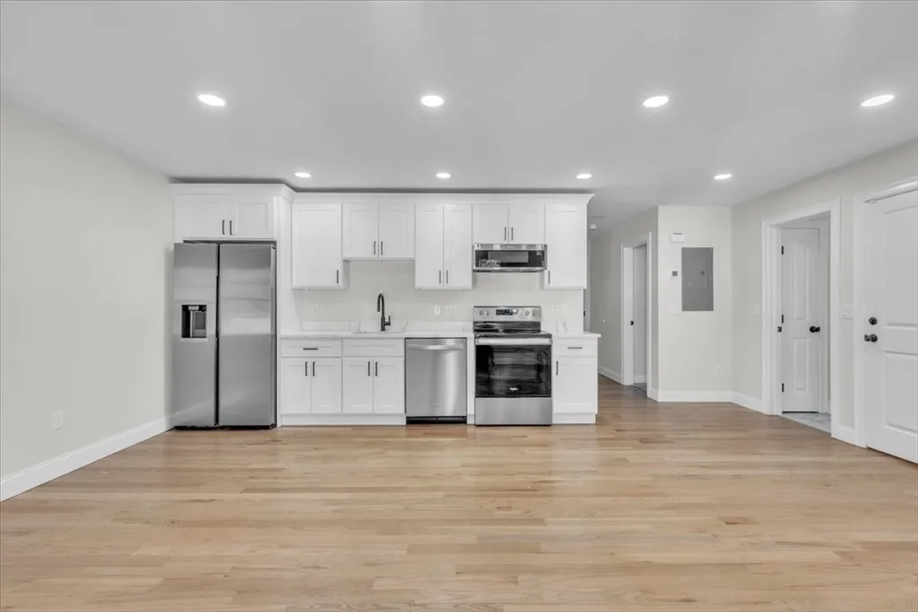 3 bed, 2 bath apartment for rent at 16-18 Peckham Ave Unit 2, Brockton — photo 2 of 27
