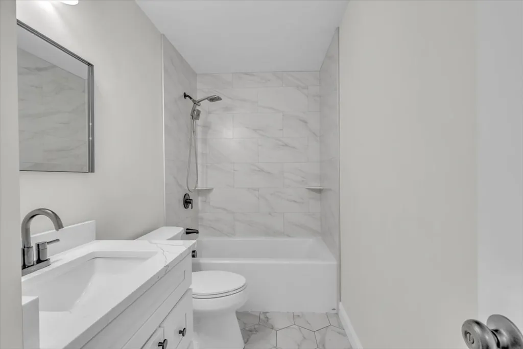 3 bed, 2 bath apartment for rent at 16-18 Peckham Ave Unit 2, Brockton — photo 4 of 27