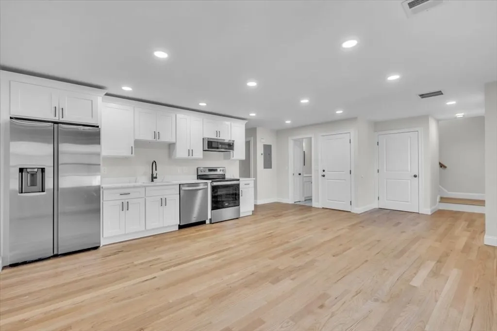 3 bed, 2 bath apartment for rent at 16-18 Peckham Ave Unit 2, Brockton — photo 8 of 27