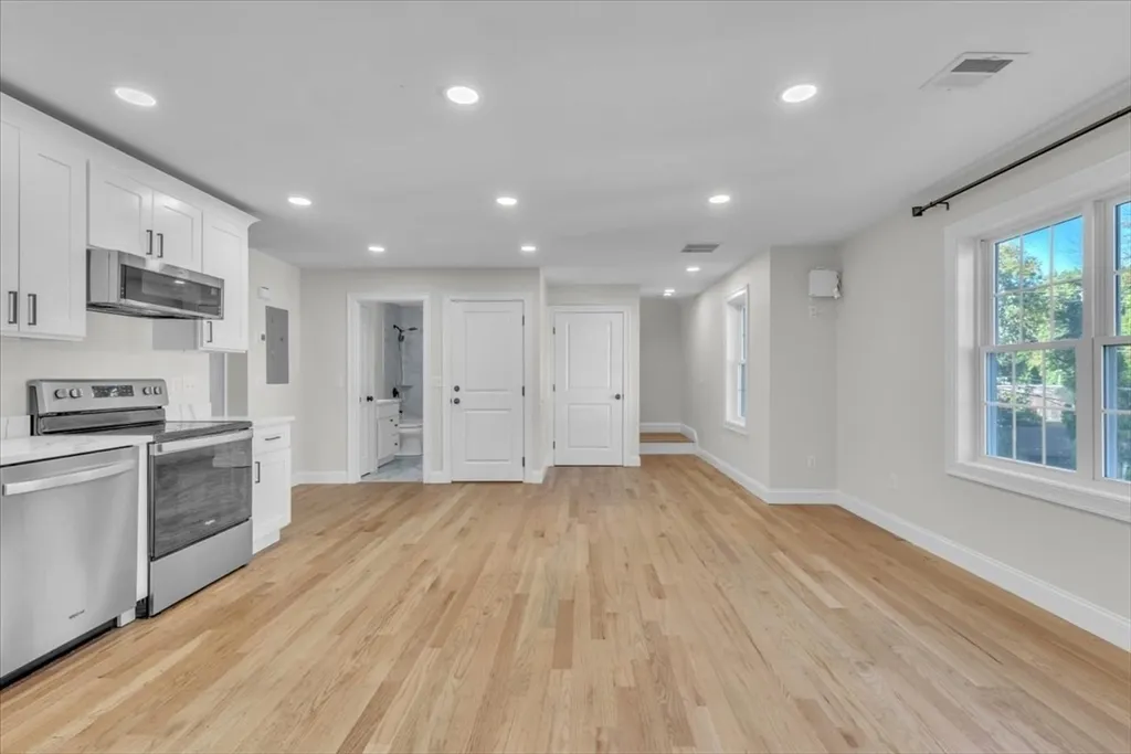 3 bed, 2 bath apartment for rent at 16-18 Peckham Ave Unit 2, Brockton — photo 9 of 27