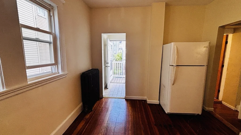3 bed, 1 bath apartment for rent at 16-18 Waveway Ave Unit 1, Winthrop — photo 4 of 10