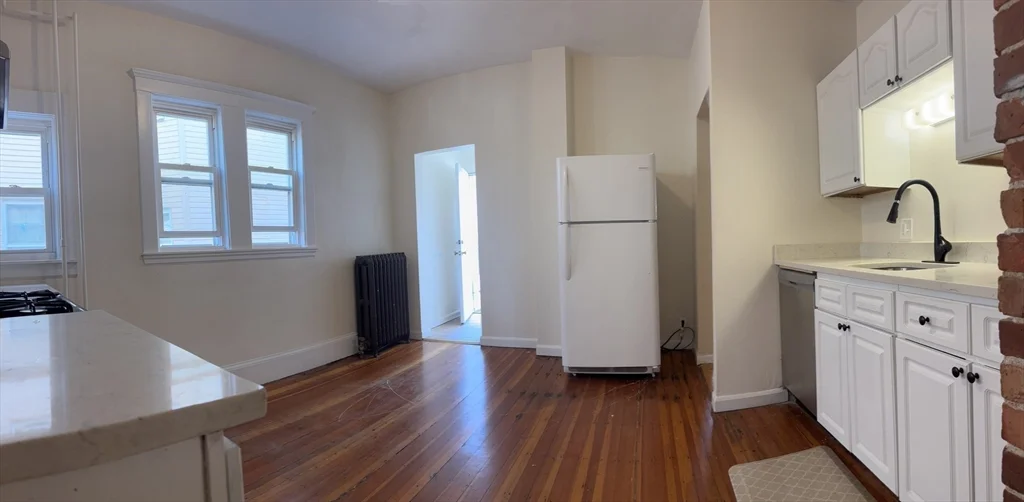 3 bed, 1 bath apartment for rent at 16-18 Waveway Ave Unit 1, Winthrop — photo 3 of 10