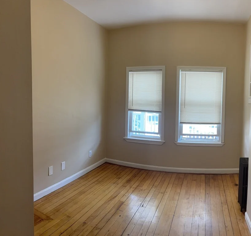 3 bed, 1 bath apartment for rent at 16-18 Waveway Ave Unit 1, Winthrop — photo 9 of 10