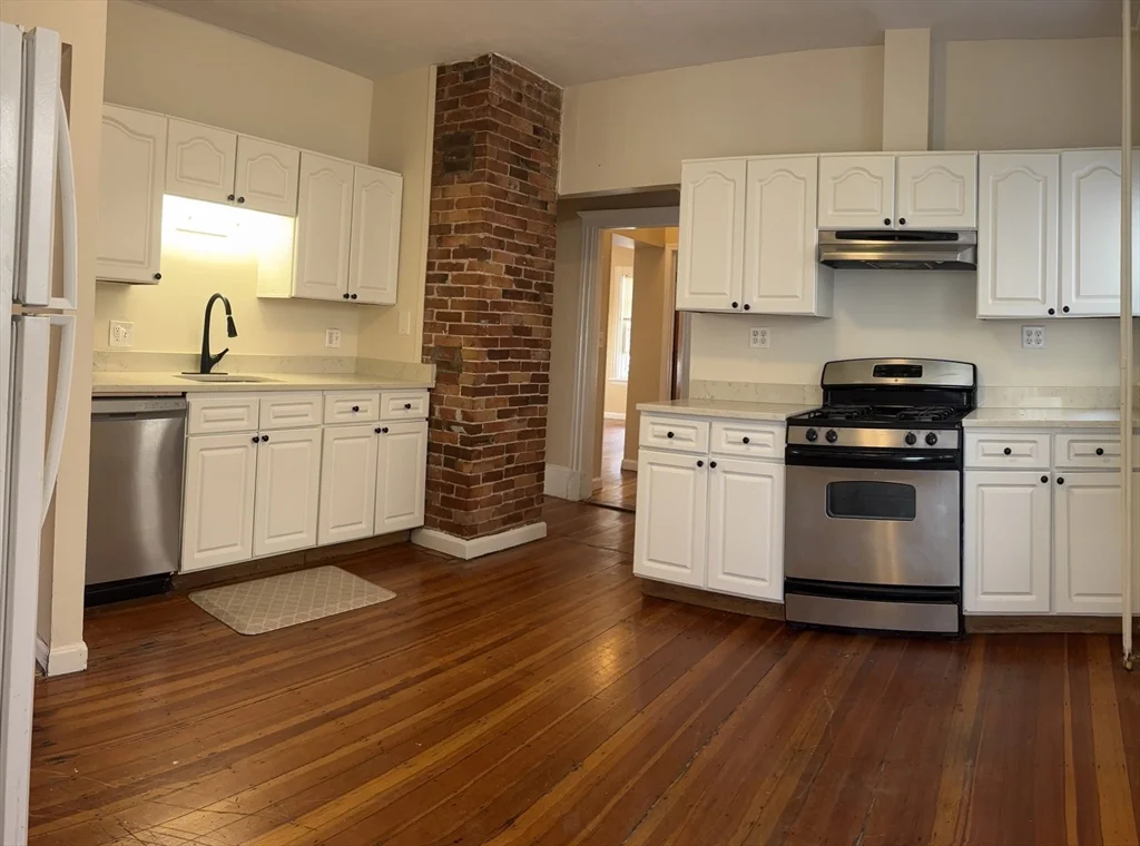3 bed, 1 bath apartment for rent at 16-18 Waveway Ave Unit 1, Winthrop