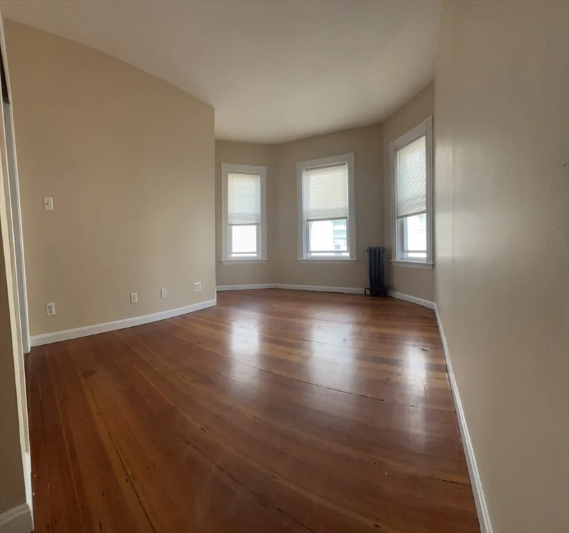 3 bed, 1 bath apartment for rent at 16-18 Waveway Ave Unit 1, Winthrop — photo 6 of 10