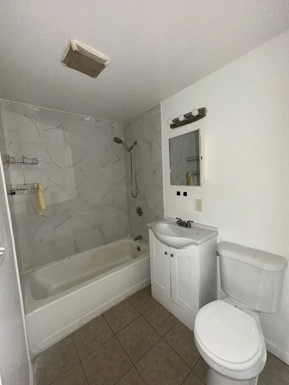 2 bed, 1 bath apartment for rent at 16 2nd Unit 3, Lowell — photo 4 of 4