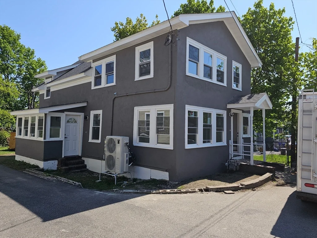 3 bed, 1 bath apartment for rent at 16 Adams St Unit 1, Hyde Park — photo 1 of 15