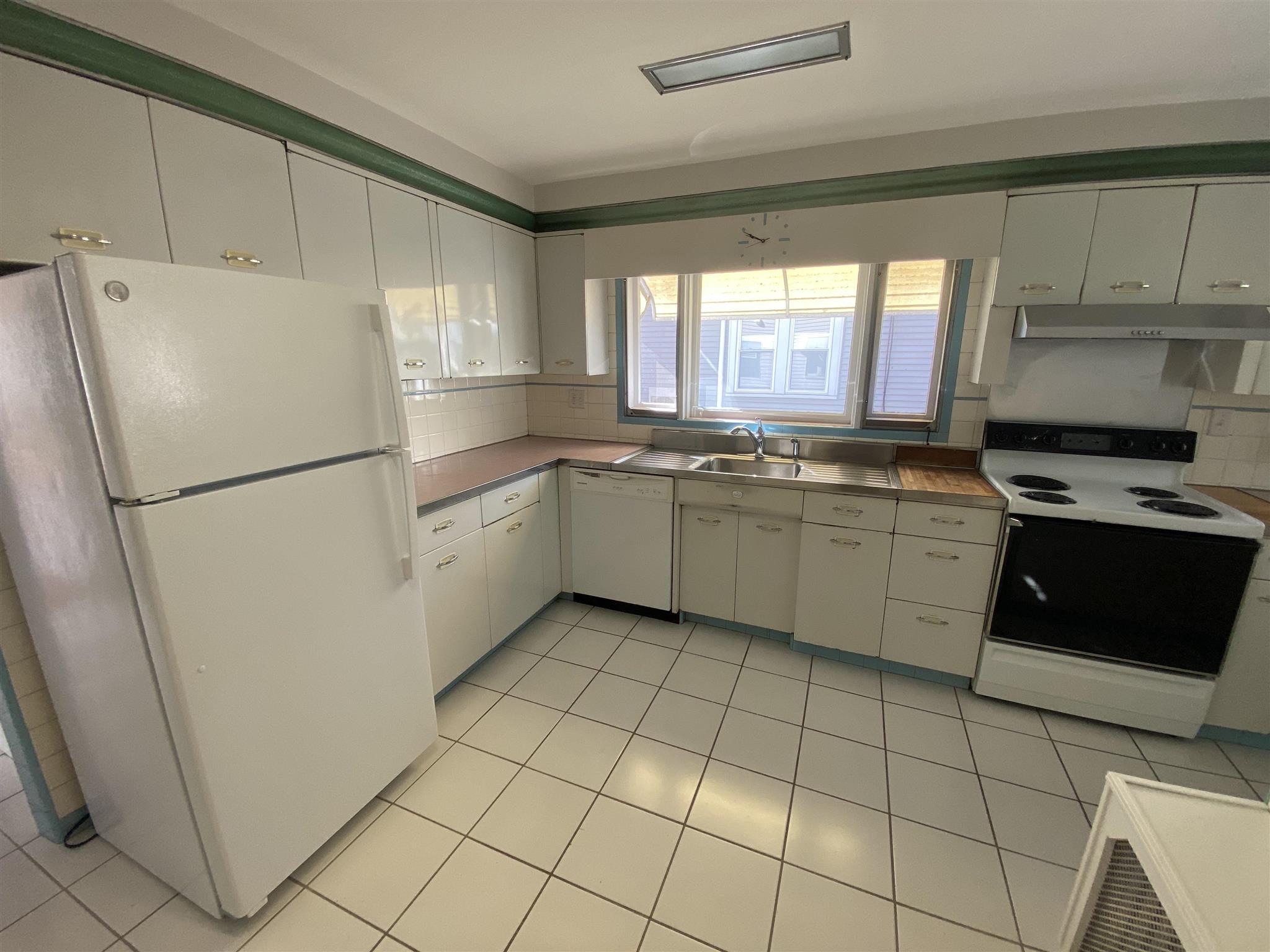 2.5 bed, 1 bath apartment for rent at 16 Alexander Ave Unit 1, South Medford — photo 6 of 17