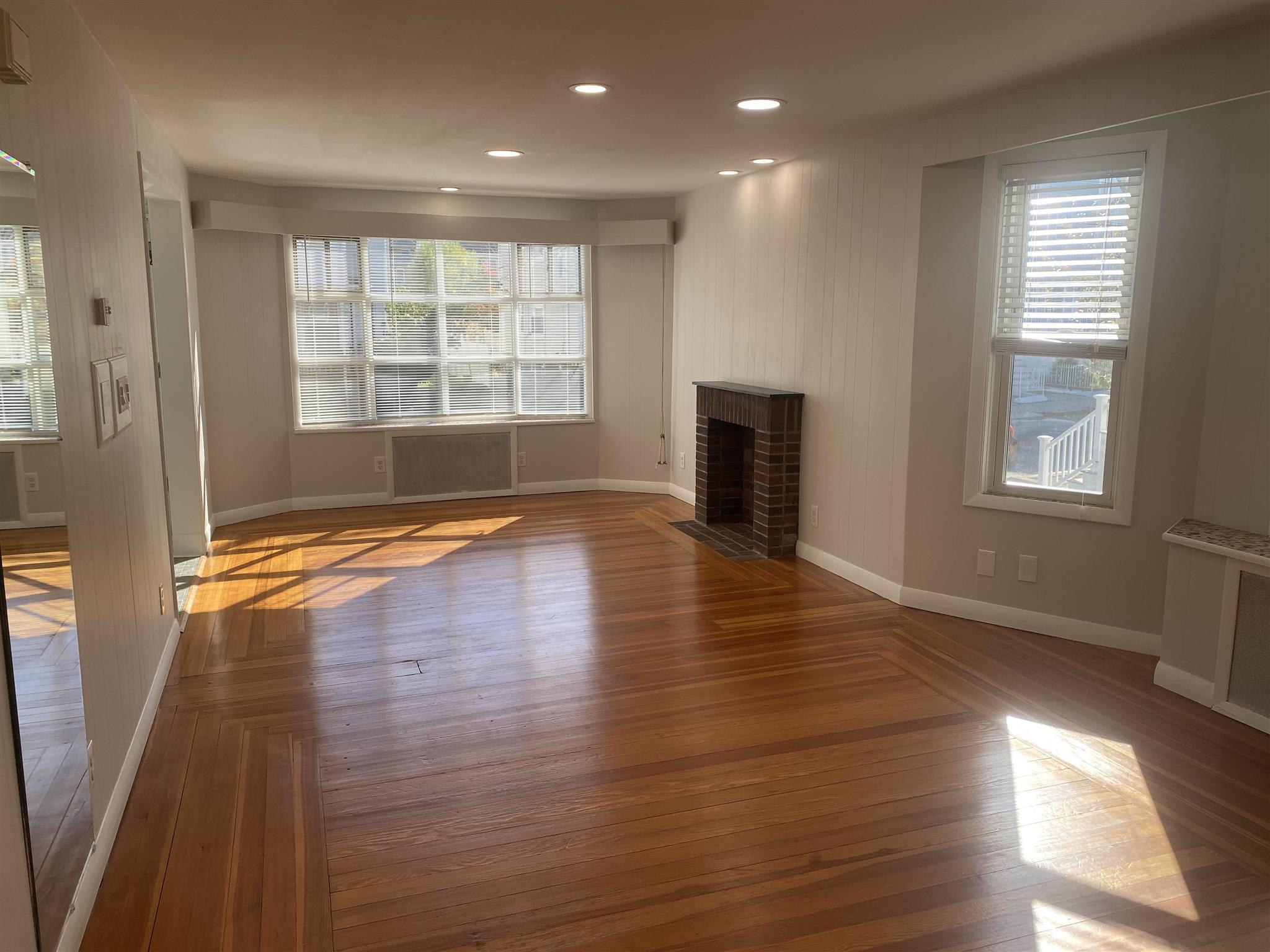 2.5 bed, 1 bath apartment for rent at 16 Alexander Ave Unit 1, South Medford