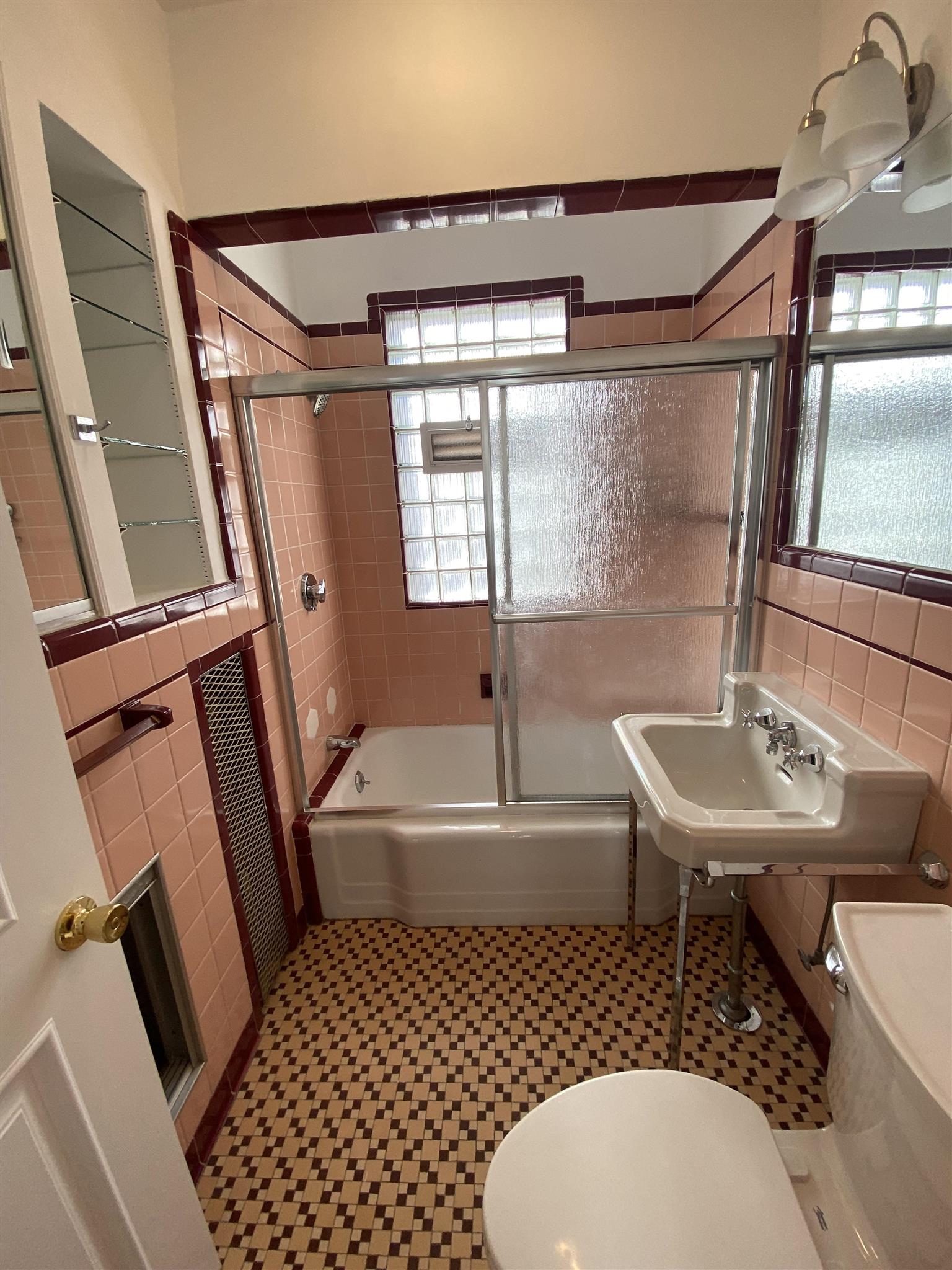 2.5 bed, 1 bath apartment for rent at 16 Alexander Ave Unit 1, South Medford — photo 12 of 17