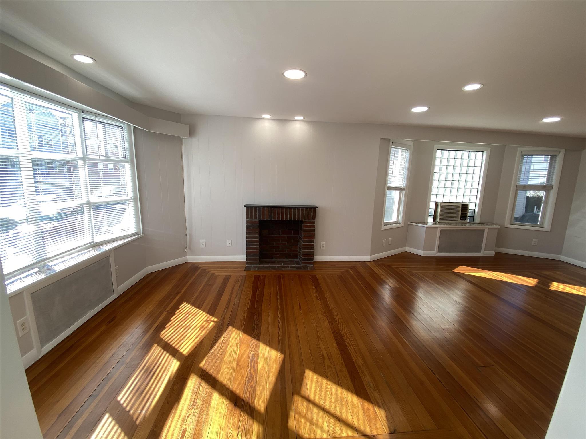 2.5 bed, 1 bath apartment for rent at 16 Alexander Ave Unit 1, South Medford — photo 3 of 17