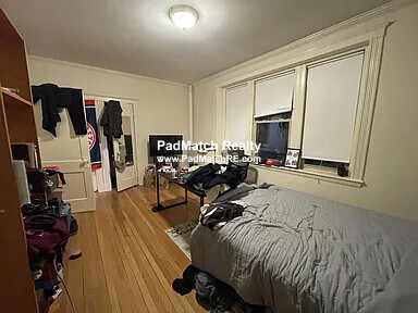 2 split bed, 1 bath apartment for rent at 16 Alton Pl Unit 1, Coolidge Corner — photo 2 of 9