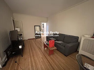 2 split bed, 1 bath apartment for rent at 16 Alton Pl Unit 1, Coolidge Corner — photo 5 of 9