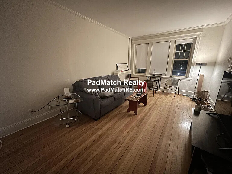 2 split bed, 1 bath apartment for rent at 16 Alton Pl Unit 1, Coolidge Corner — photo 6 of 9