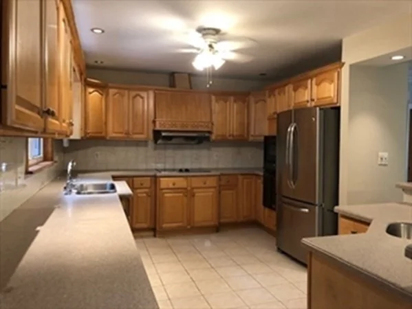 3 bed, 2 bath apartment for rent at 16 Amor Rd, Milton — photo 14 of 42