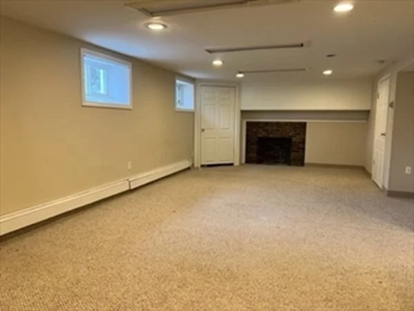 3 bed, 2 bath apartment for rent at 16 Amor Rd, Milton — photo 40 of 42