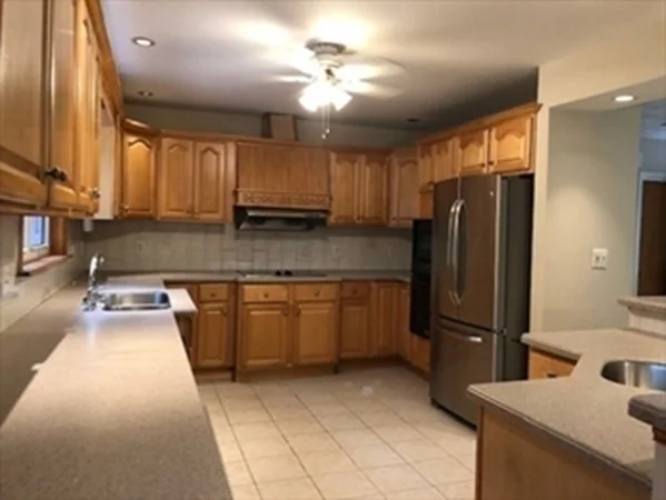 3 bed, 2 bath apartment for rent at 16 Amor Rd, Milton — photo 16 of 42