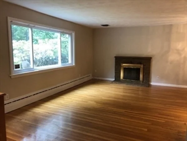 3 bed, 2 bath apartment for rent at 16 Amor Rd, Milton — photo 6 of 42